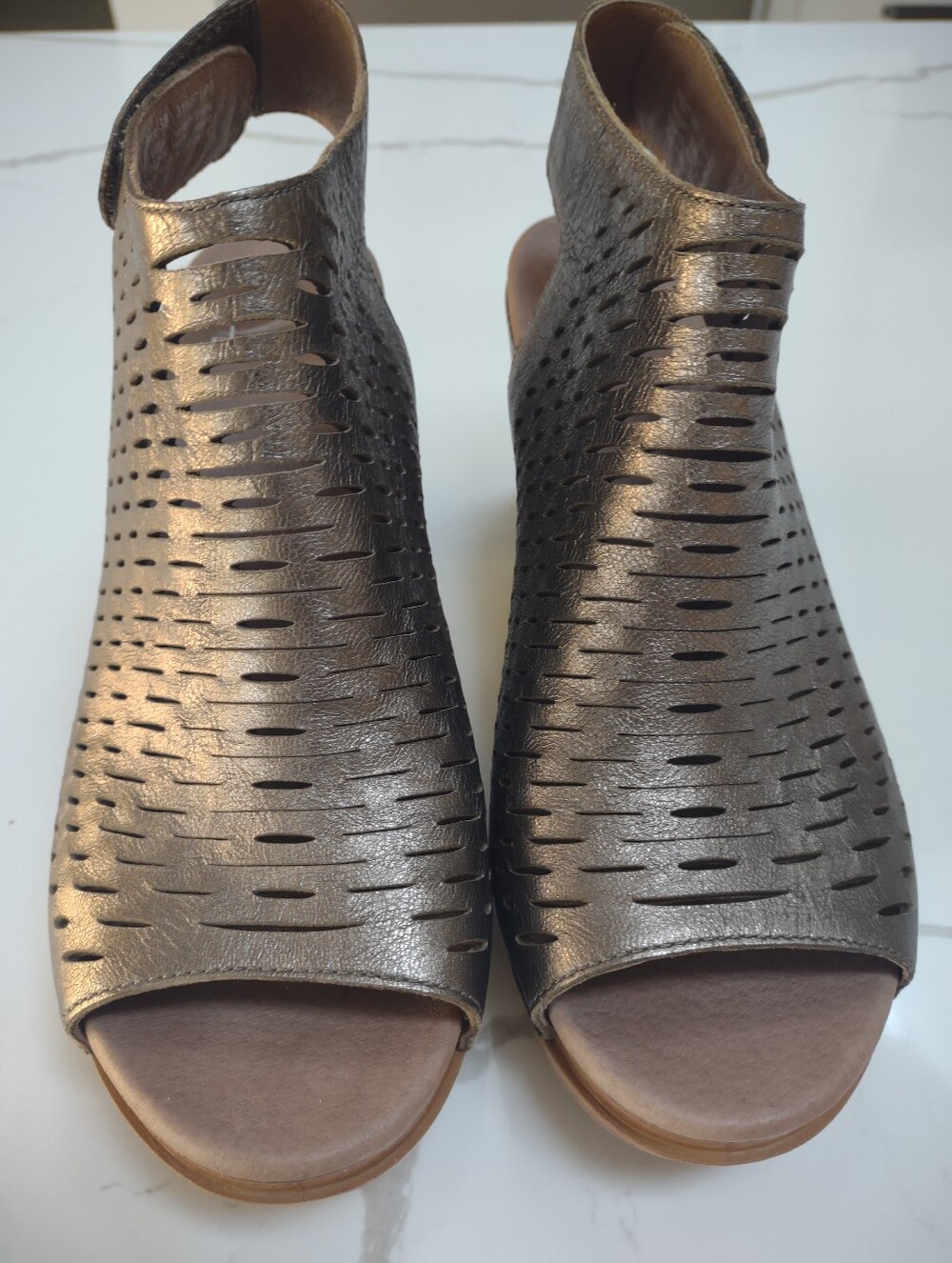 Dansko Danae Slingback Sandal Size 38 Perforated Leather Metallic Adjustable